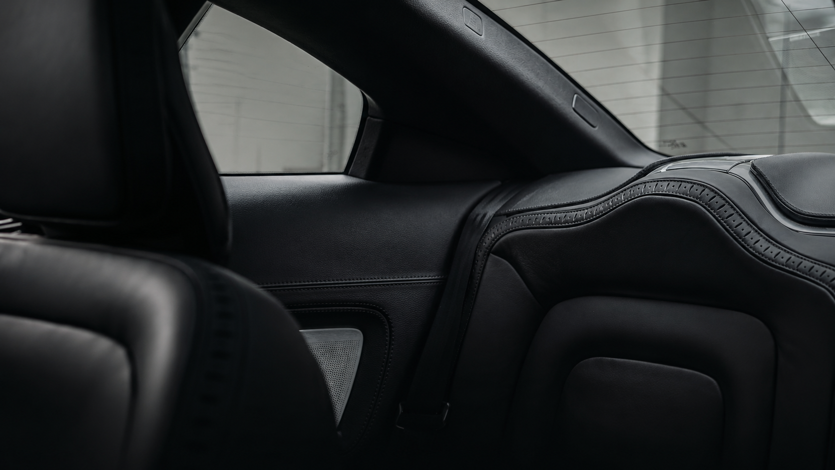 Intérieur cuir noir d'un véhicule premium nettoyé par Clean Signature
